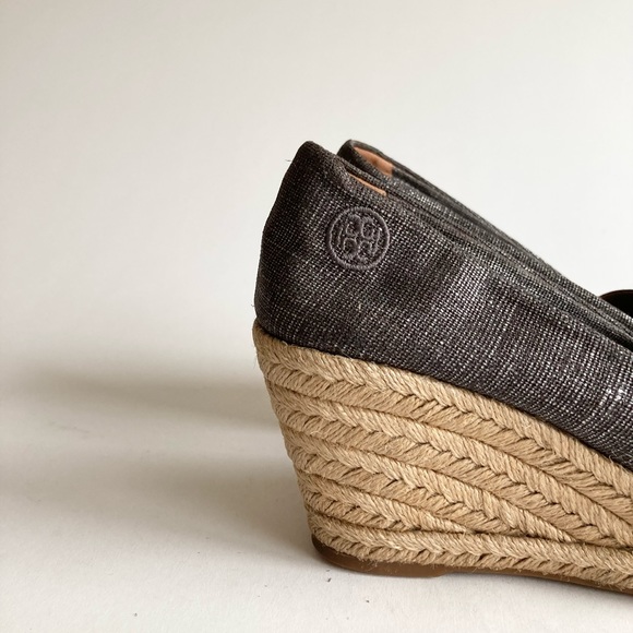 Tory Burch Grey Silver Fabric Espadrille Heeled Wedges size 8 - Picture 4 of 14